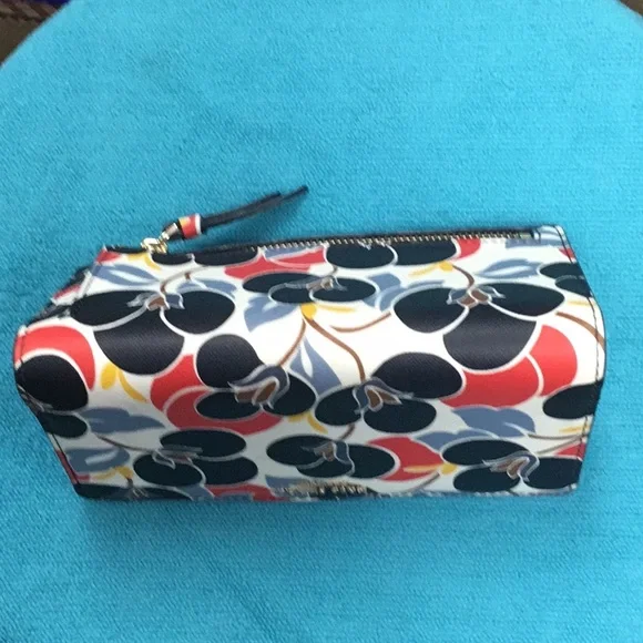 SOLD 🫶🫶🫶🫶Kate Spade Floral large bifold wallet - Picture 3 of 12